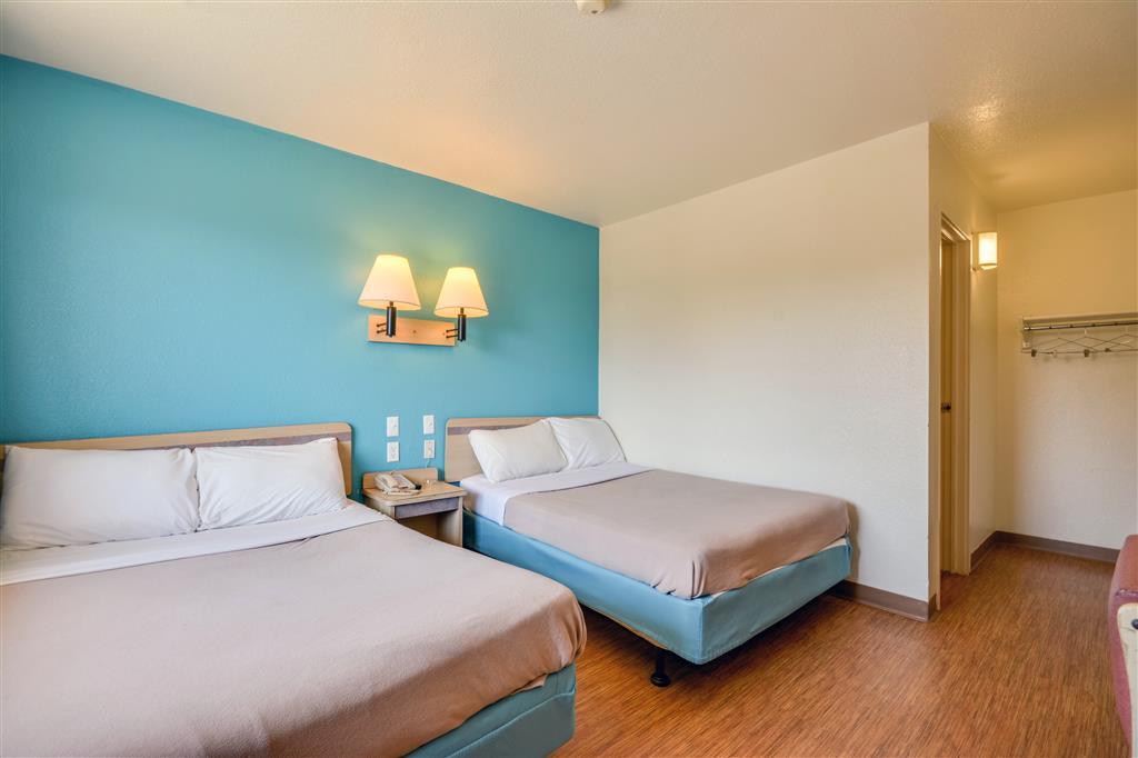 Rodeway Inn Tillmans Corner Habitación foto