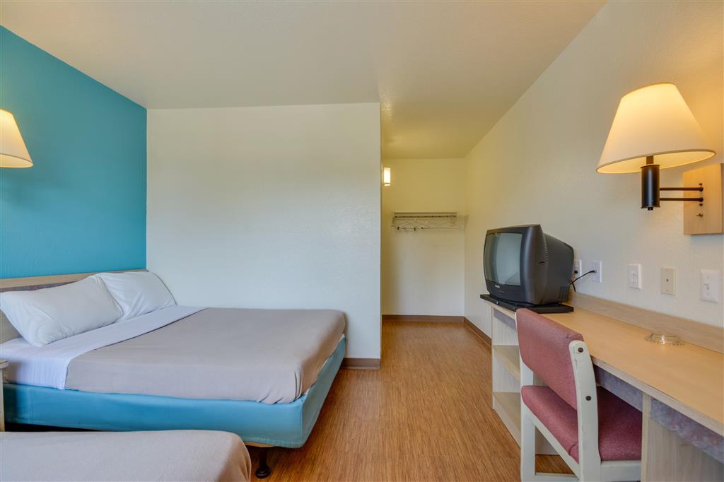Rodeway Inn Tillmans Corner Habitación foto